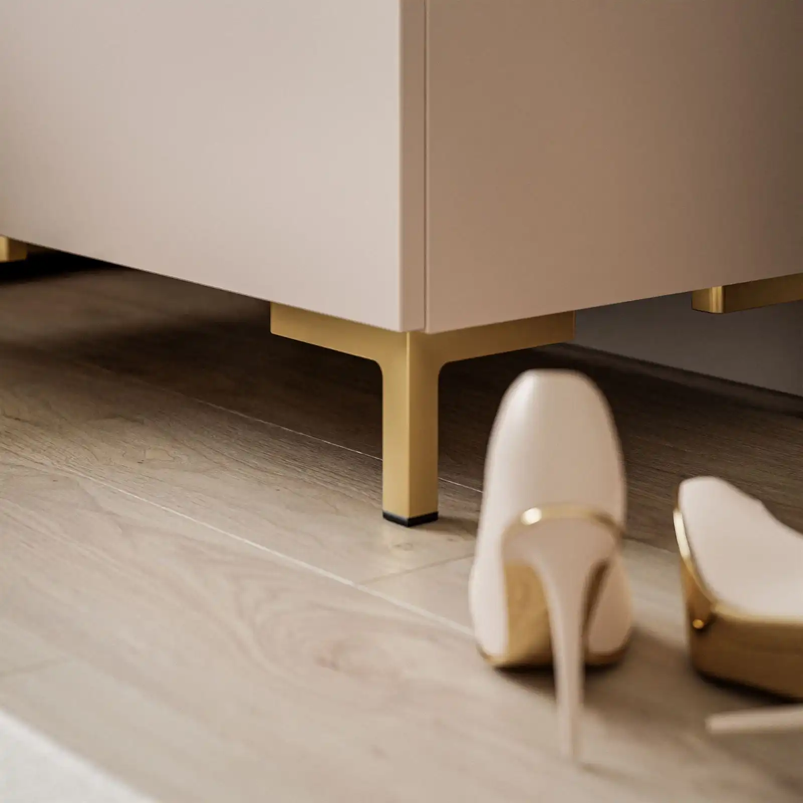Naktinis staliukas LINA su kašmyro spalvos LED apšvietimu ir dviem stalčiais, elegantiškas ir šiuolaikiškas dizainas. Galimybė pasirinkti kojelių spalvą, kad puikiai derėtų prie interjero.