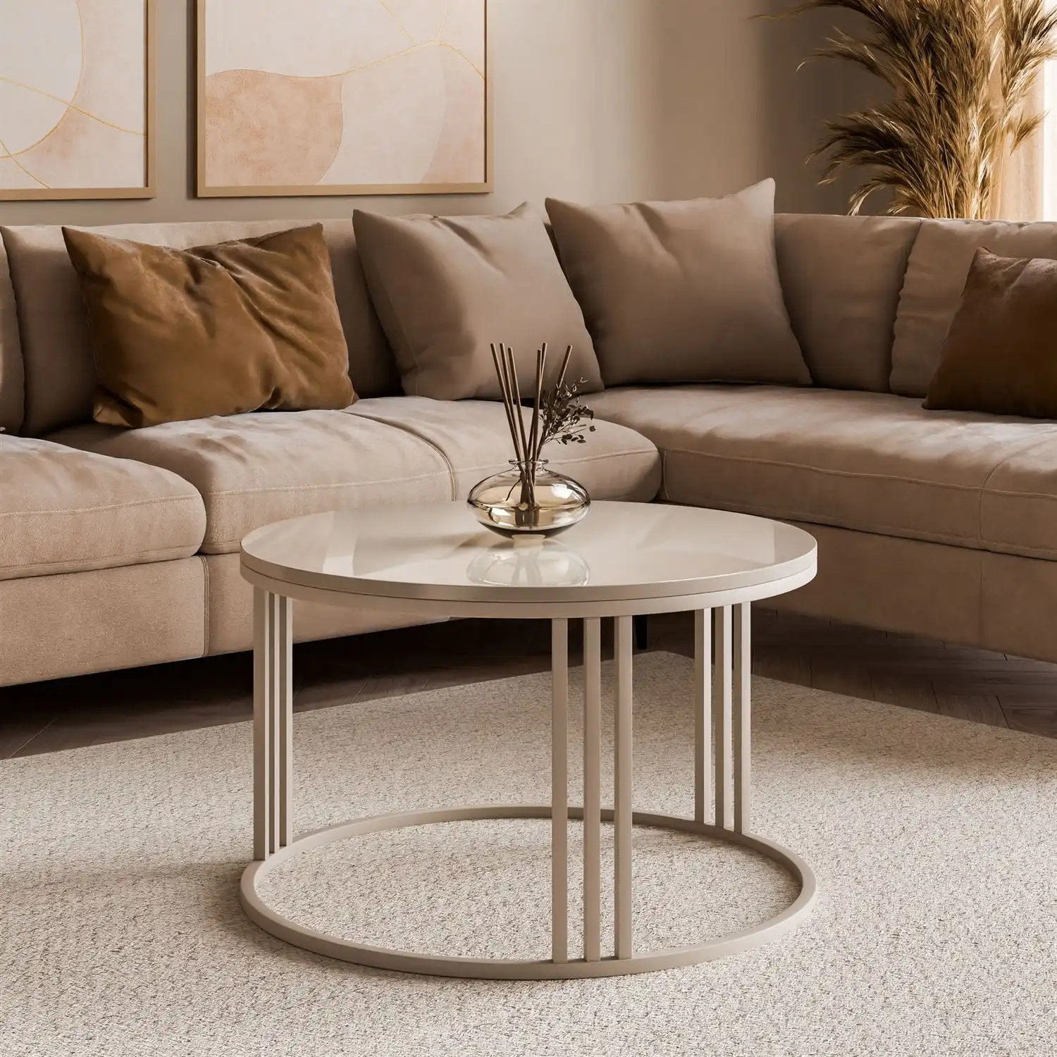 LORI staliukas moderniam interjerui – apvalus MDF stalviršis su aukštos kokybės 3D blizgia apdaila ir tvirtu milteliniu būdu dažytu metaliniu rėmu.